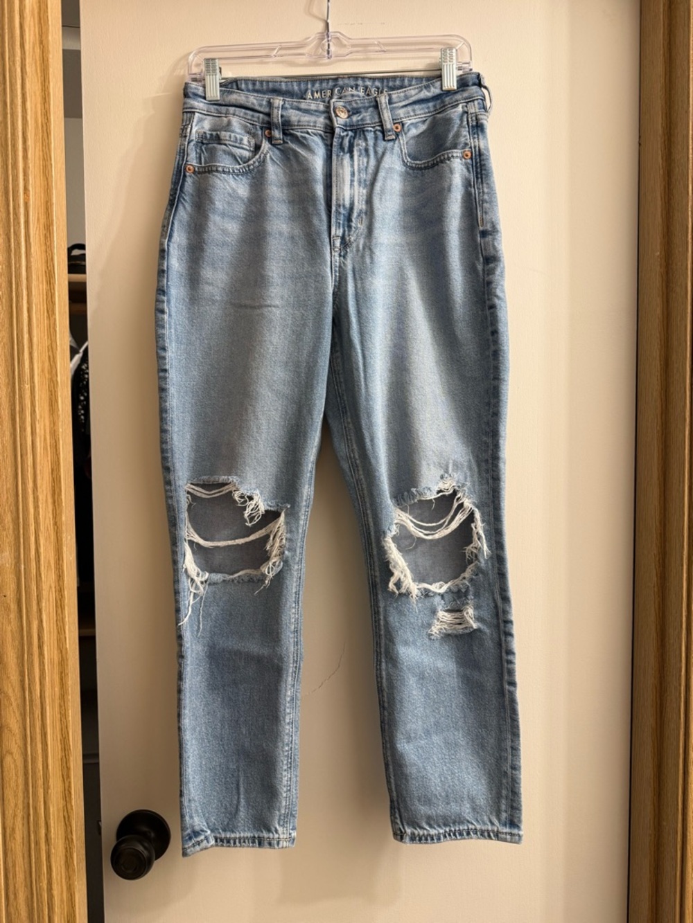 american eagle strigid mom jean